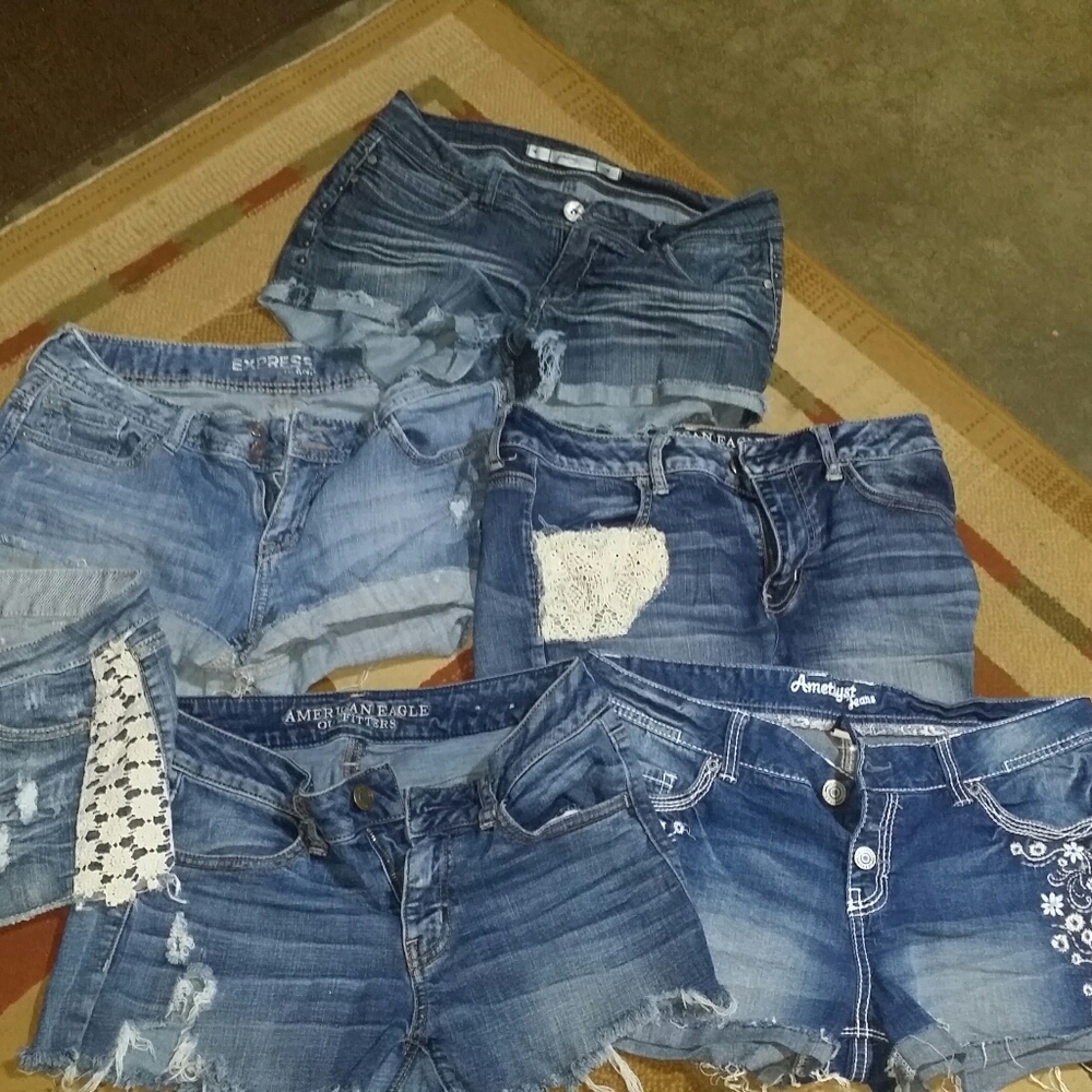 Shorts lot size 8